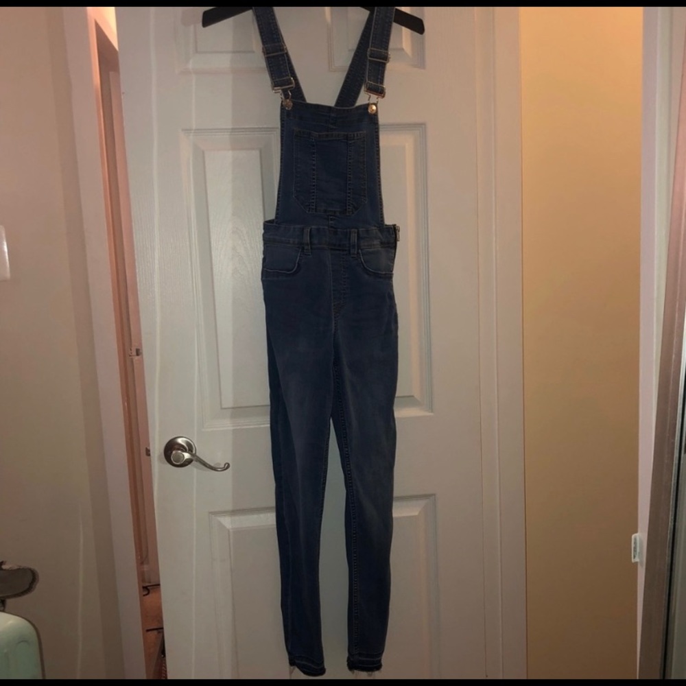 Size 4 overall jeans Divided